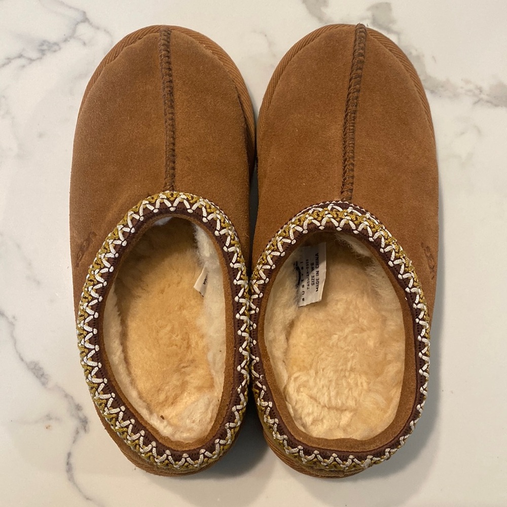 Ugg slippers, size 6